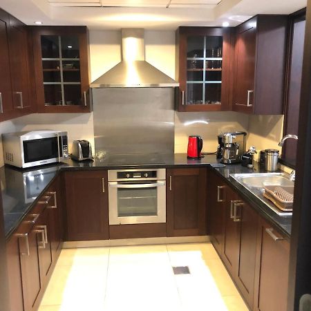 Downtown Boulevard One Bedroom Apt In 29 Blvd غرفة وصالة Burj & Fountain View Master Bedroom Plus 2 Single Beds In Living Room Дубай Экстерьер фото
