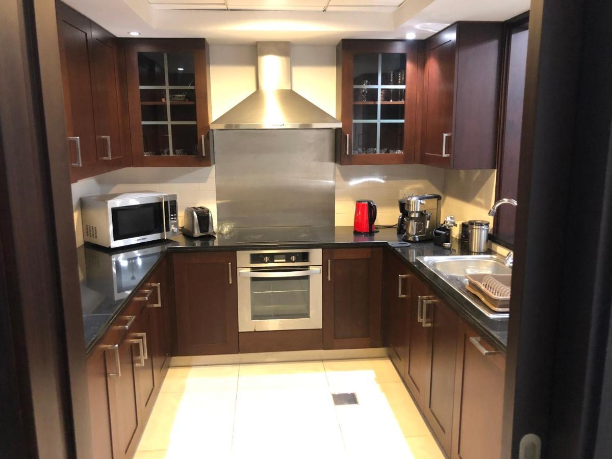 Downtown Boulevard One Bedroom Apt In 29 Blvd غرفة وصالة Burj & Fountain View Master Bedroom Plus 2 Single Beds In Living Room Дубай Экстерьер фото