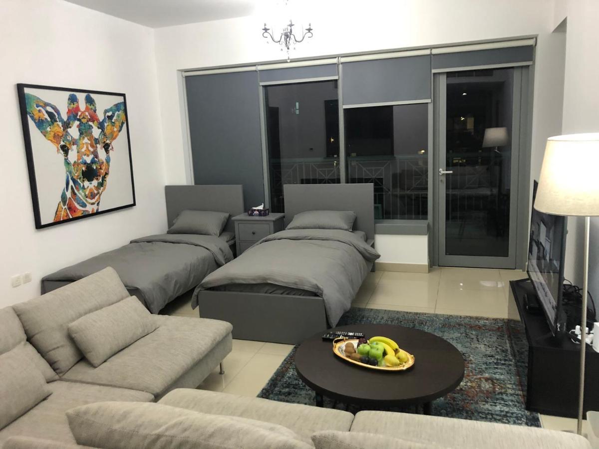 Downtown Boulevard One Bedroom Apt In 29 Blvd غرفة وصالة Burj & Fountain View Master Bedroom Plus 2 Single Beds In Living Room Дубай Экстерьер фото