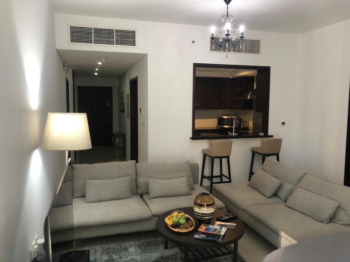 Downtown Boulevard One Bedroom Apt In 29 Blvd غرفة وصالة Burj & Fountain View Master Bedroom Plus 2 Single Beds In Living Room Дубай Экстерьер фото